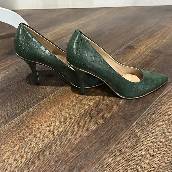 Marc New York Green Croc-Embossed Heels - Picture 4 of 6